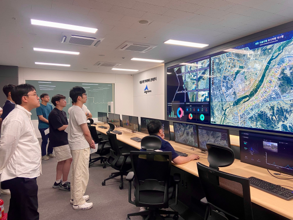 대학생 대상 '실내 자율주행 교육' 진행 모습