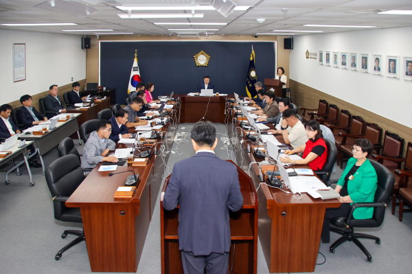 지난 26일 의회 대회의실에서‘8월 중 의원출무일’ 개최 모습