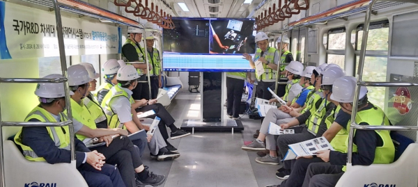 국가R&D 차세대 열차제어시스템(KTCS-3) 열차자동운전(ATO) 시승 행사 전경