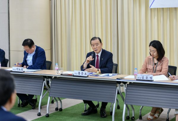 비전추진단 간담회 주재하는 홍문표 aT 사장