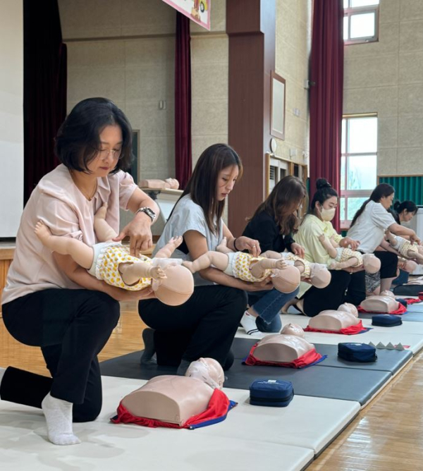 유치원 교원 응급처치·심폐소생술 연수 모습