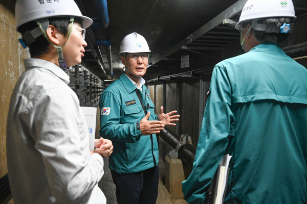 이용록 홍성군수는 2일 공동구 현장 직접 방문 점검 모습