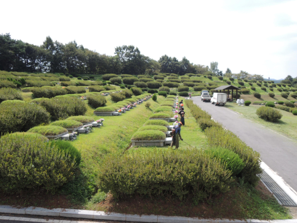 청양군 추모공원 추석 명절맞이 환경 정비 모습