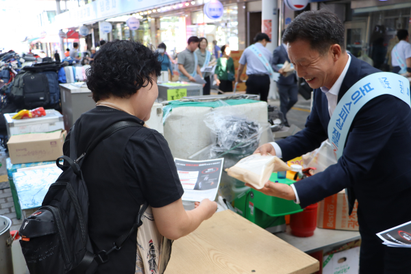 NH농협은행 대전본부, 대전중앙시장 금융사기 예방 캠페인 진행