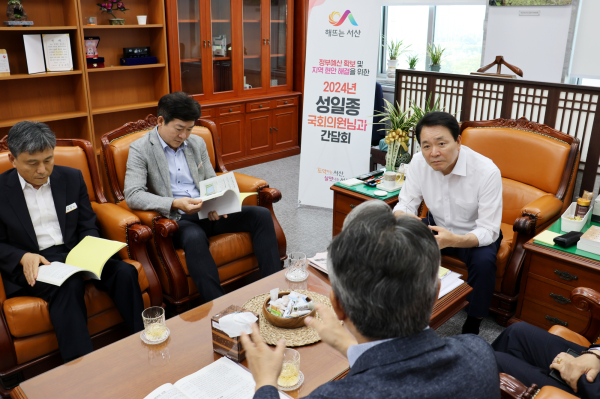 국회 국방위원장실에서 4일 진행된 정책간담회