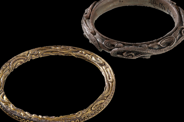 2-2. 백제와 신라의 용무늬은팔찌(좌-경주 황오동 52호분  우-공주 무령왕릉)