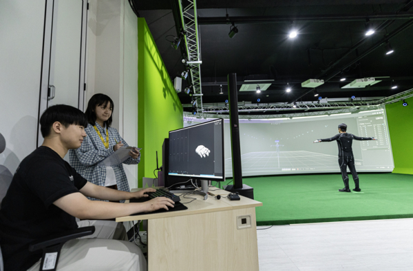 한국영상대학교 실감콘텐츠제작실에서 모션캡쳐 활용 수업 진행 모습