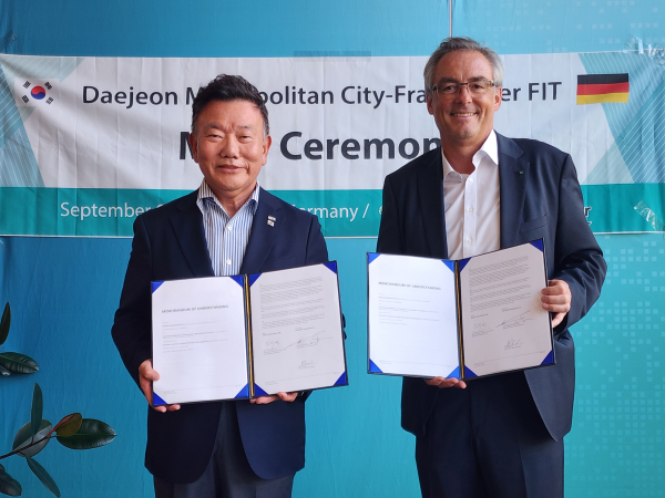 대전시, 獨 최대 응용과학연구소 프라운호퍼와 양자산업 육성 협력 MOU 체결식 모습