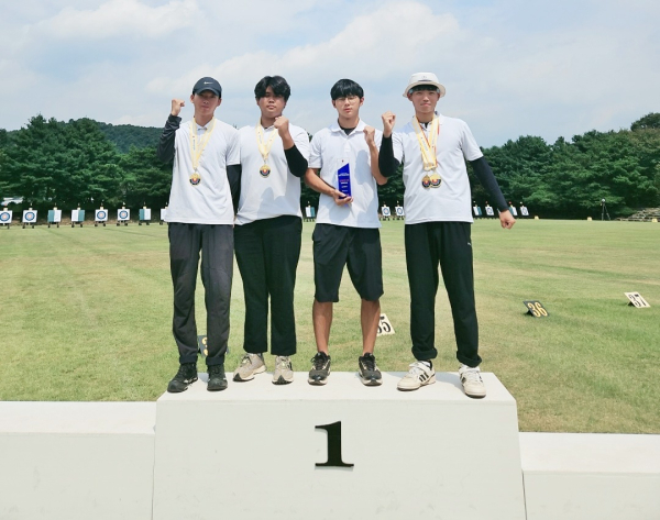 ‘제41회 회장기 대학·실업 양궁대회’ 단체전 1위 수상 기념사진