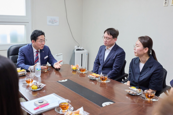 박경귀 아산시장, 복지시설 위문 방문 모습