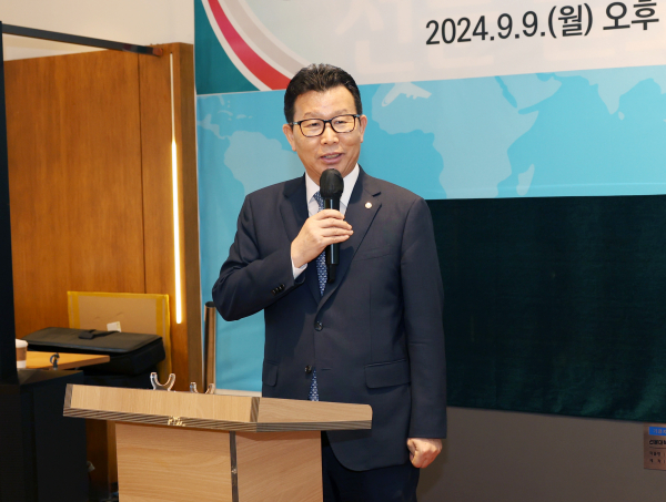 선문대 문성제 총장이 격려사를 하고 있다.