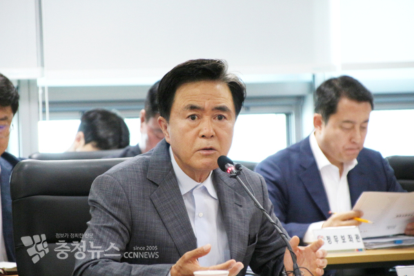 김태흠 충남지사가&nbsp;"지난 4일 자로 가뭄 ‘관심’ 단계에 도달한 보령댐의 도수로 가동 준비에 철저를 기해 줄 것"을 당부했다/사진 권상재 기자