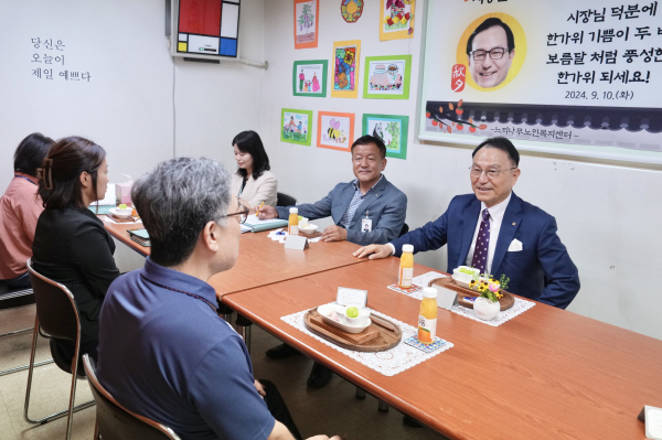 박상돈 천안시장, 추석 명절 맞아 사회복지시설 방문 모습