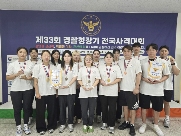 지난 10일 청주종합사격장에서 서산시청 사격팀이 메달 획득을 기념했다.