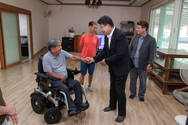 오성환 당진시장, 사회복지시설 위문 사진