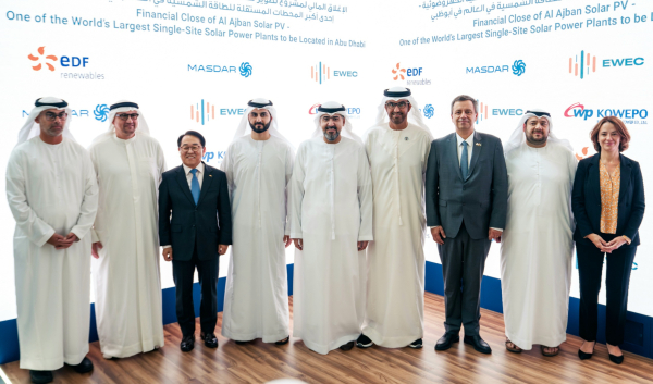 지난 17일(화‧현지시간) 아랍에미리트 아부다비에서 아즈반(Ajban) 1,500메가와트(㎿) 태양광발전 사업의 발주처, 대주단과 금융 종결(Project Financing Closing) 서명식을 진행했다.