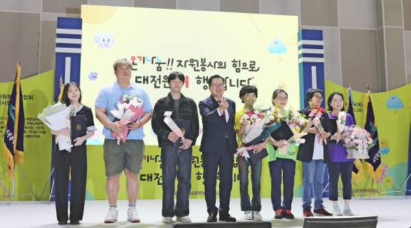 자원봉사 활동 유공 대전시장 표창 수상 기념사진