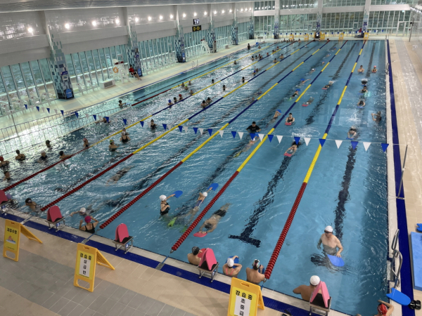 예산 1100년 기념관 수영장 모습