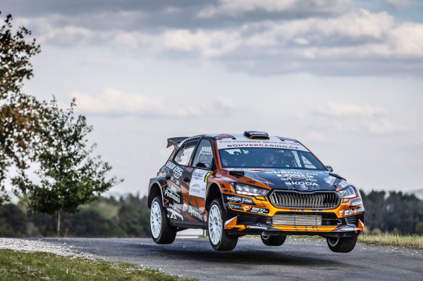 한국타이어 후원 스트리테스키 도미니크 선수 랠리 파체요프 대회 경기 장면