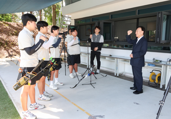 제104회 전국체육대회에 출전하는 학생과 지도자 격려하는 설동호 교육감