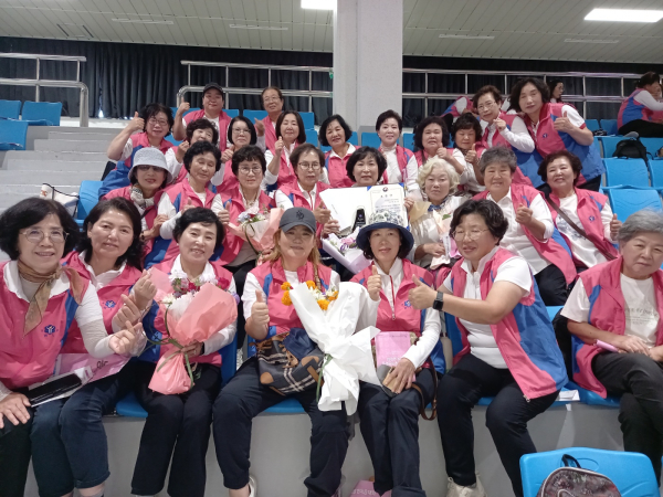 지난 25일, 전국 생활개선회원 한마음대회에서 쌀 소비 촉진 우수 생활개선회로 선정된 생활개선태안군연합회 회원들 모습.