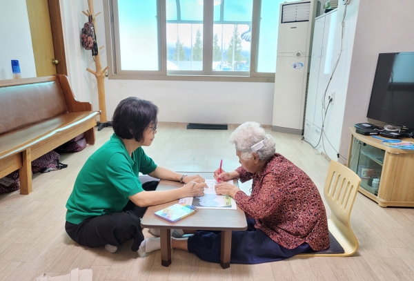 가정으로 찾아가는 맞춤형 인지강화프로그램