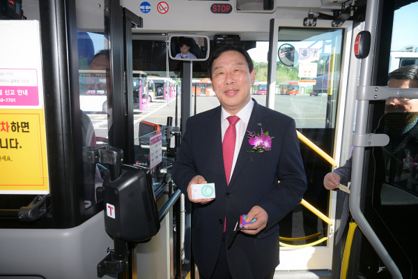 신설된 279번 노선을 기념하는 시승식 행사 개최