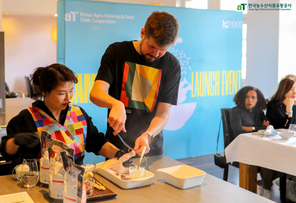 현지 한식 요리 강사와 협업한 삼계탕 쿠킹쇼