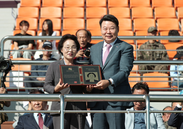 ‘2024 당진시민대상자’ 시상식 (왼쪽 첫번째 양기림 씨)