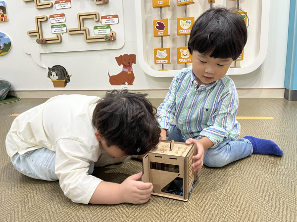 ‘엘리베이터 만들기 홀로그램 키트’ 활용해 승강기 안전교육 실시 모습