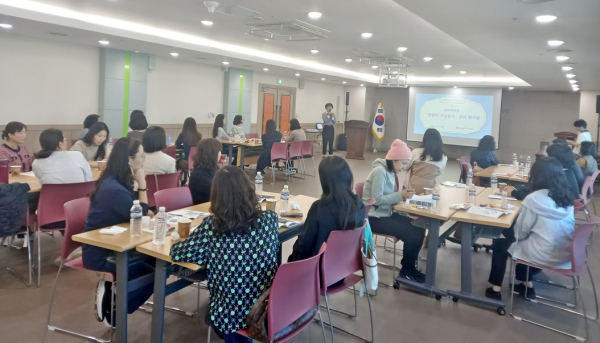 지난 5일, '짬짬이 교실놀이’ 교사 워크숍 진행 모습