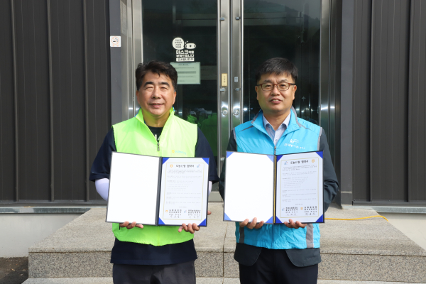 백남성 농협충남세종본부장(왼쪽)과 이민수 한국농어촌공사 충남지역본부장(오른쪽)은 7일 도농社랑 업무협약(MOU)을 체결했다.