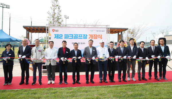 지난 9일 태안읍 반곡리 생활체육공원 내 제2 파크골프장에서 열린 개장식 모습.