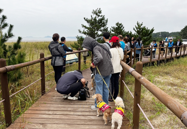 지난 5~6일 진행된 장애인 보조견 초청 캠핑 팸투어 모습.