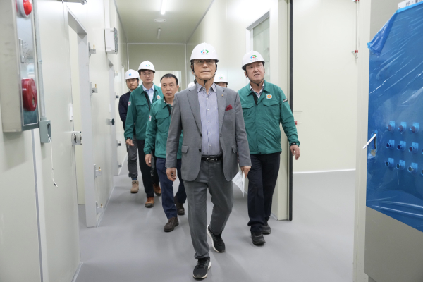 박상돈 천안시장이 지난 14일 로컬푸드가공센터 공사 현장을 방문해 추진상황을 점검하고 안전관리를 당부했다.