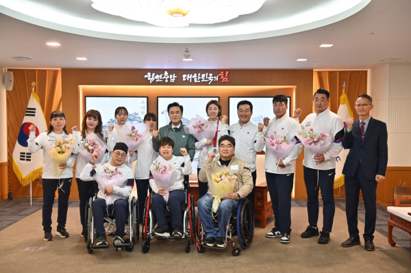 환담회 단체사진