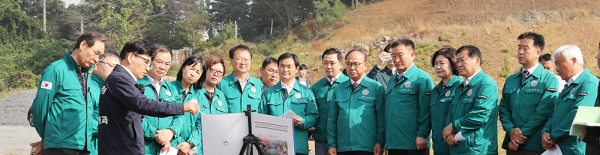 제299회 임시회 중 1일차 주요 사업 현장 방문 실시(성연면 불법 성토 현장)