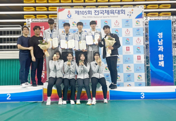 제105회 전국체육대회 펜싱 사브르 단체전 남녀 석권 기념사진