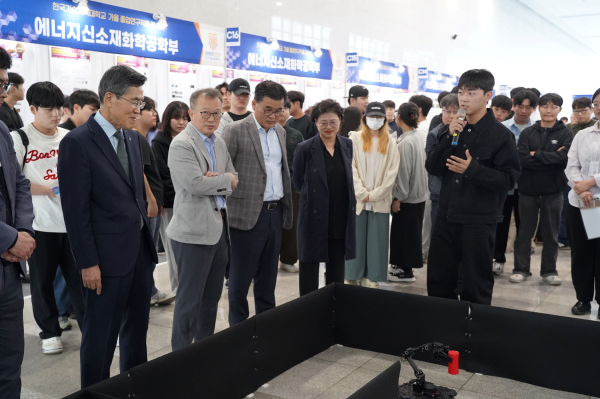 16일~17일 ‘2024학년도 가을 졸업연구작품 전시회’를 개최해 메카트로닉스공학부, 에너지신소재화학공학부, 산업경영학부에서 74점의 작품을 선보였다.