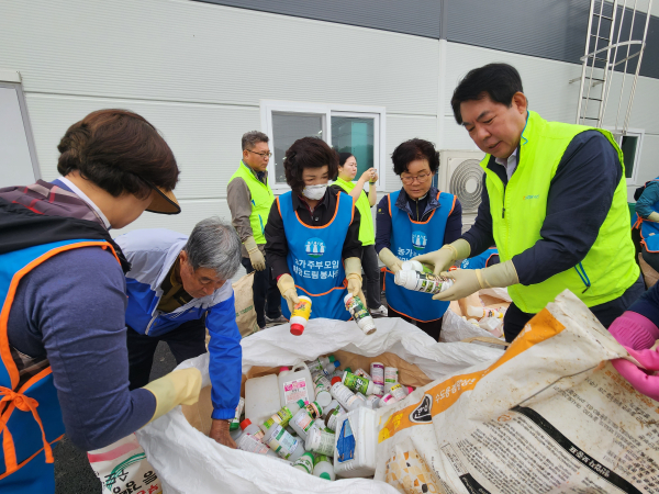 영농폐기물 수거 봉사활동 진행 모습
