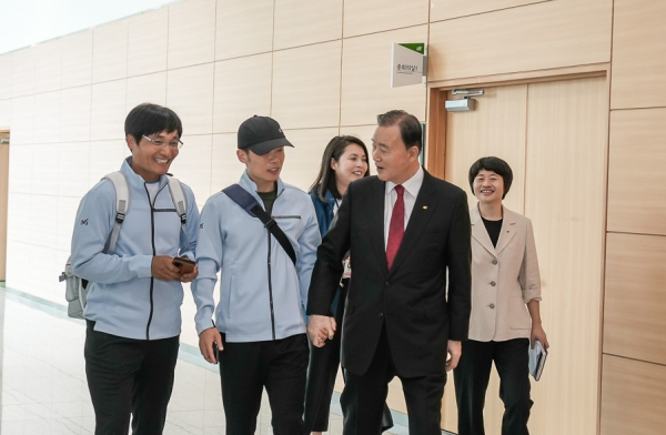 aT 선수단의 건강한 선전을 기원하는 홍문표 사장