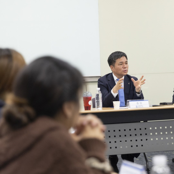 학생회대표 간담회에 참석한 홍성태 총장