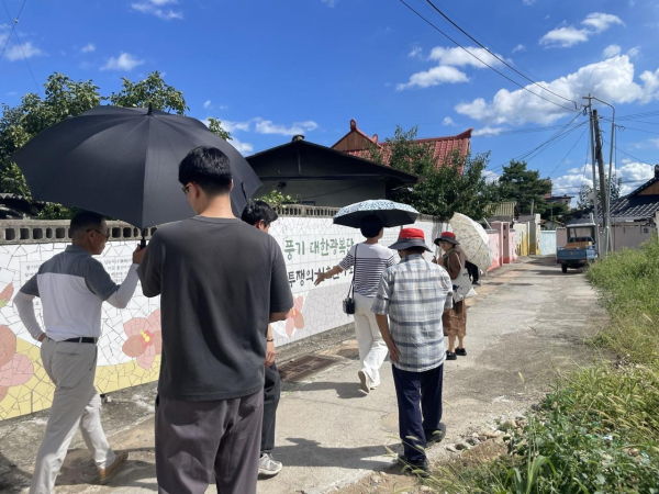 마을 소상공인과 함께하는 ‘저탄소 배출 실천 숲 여행’ 운영 모습
