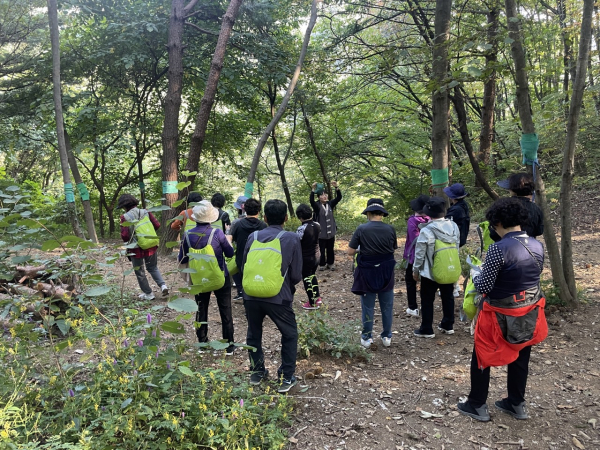 지역 어르신 대상 ‘체력증진 산림치유 캠프’ 진행 모습