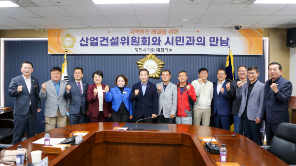 산업건설위원회, 농촌체험휴양마을 관계자들과 간담회 단체사진