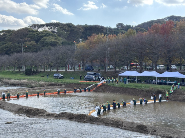 수질오염사고에 대비한 방제훈련 진행 모습