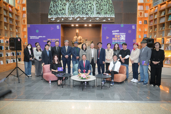 ‘세종에서 피어난 한글 이야기꽃 : 한글, 세종시의 미래를 잇다’ 진행 단체사진