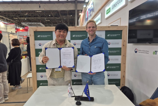 한국관 수출 상담 후 현장 계약 체결식