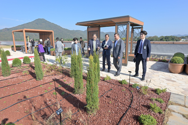 아트센터고마 옥상치유정원 준공식 개최 모습