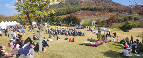 2부 단풍음악제를 즐기는 축제 사진